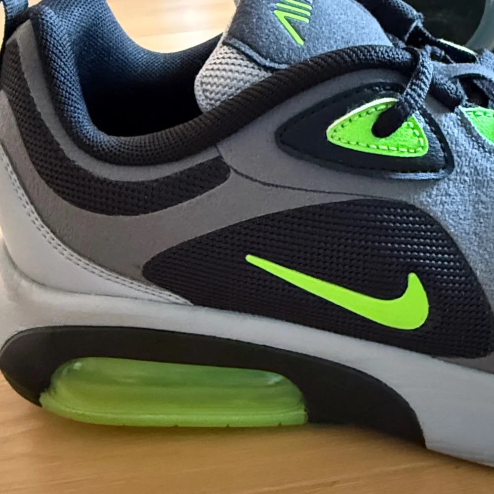 NIKE AIR MAX 200 PS ATHLETIC RUNNING WALKING SHOE CHARCOAL ELECTRIC GREEN SIZE 7